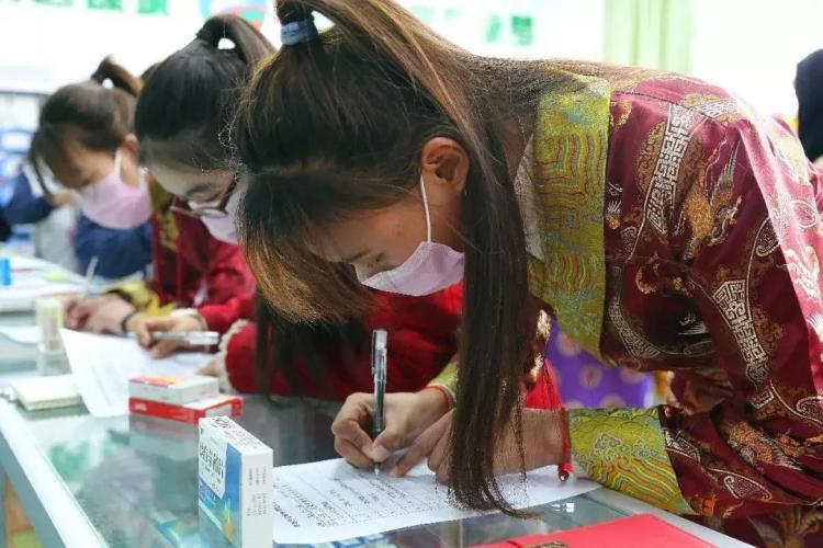 辅助开挂工具“牵手跑得快怎么才可以拿好牌”其实确实有挂