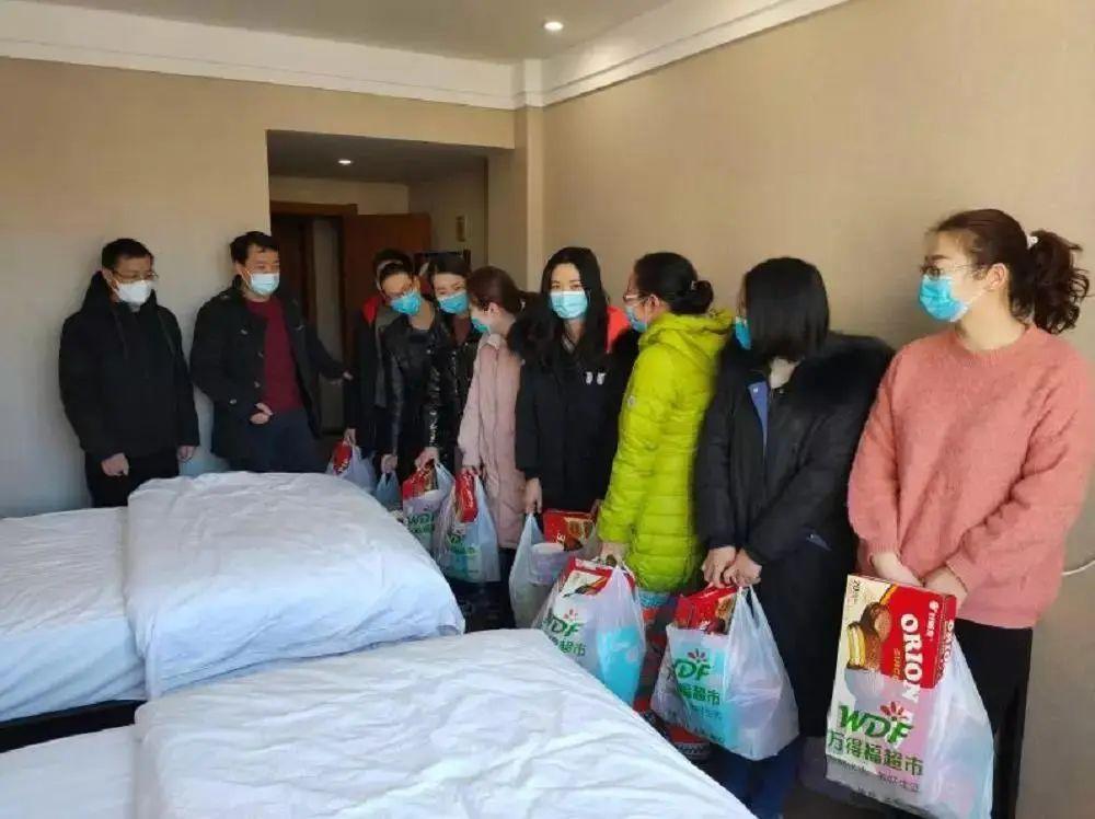 新冠疫情解封时刻，期待与反思的交汇点