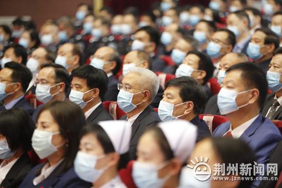 疫情期间英雄人物与事迹感人至深