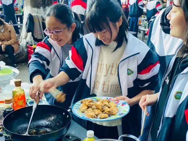 疫情中的温暖瞬间，感人故事集锦