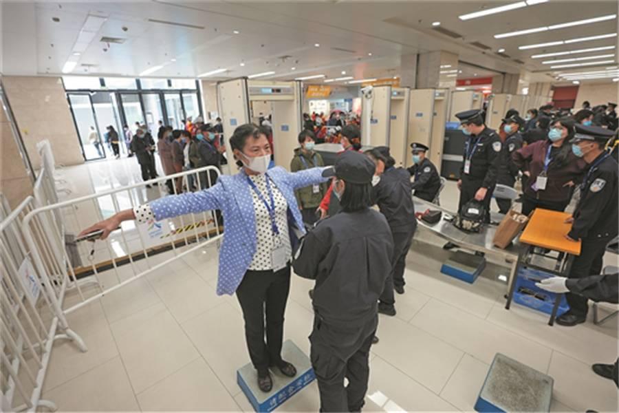 疫情爆发与中国的应对，回望疫情初始之际