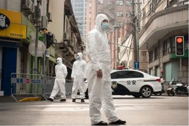 上海疫情突发事件，挑战、应对与反思