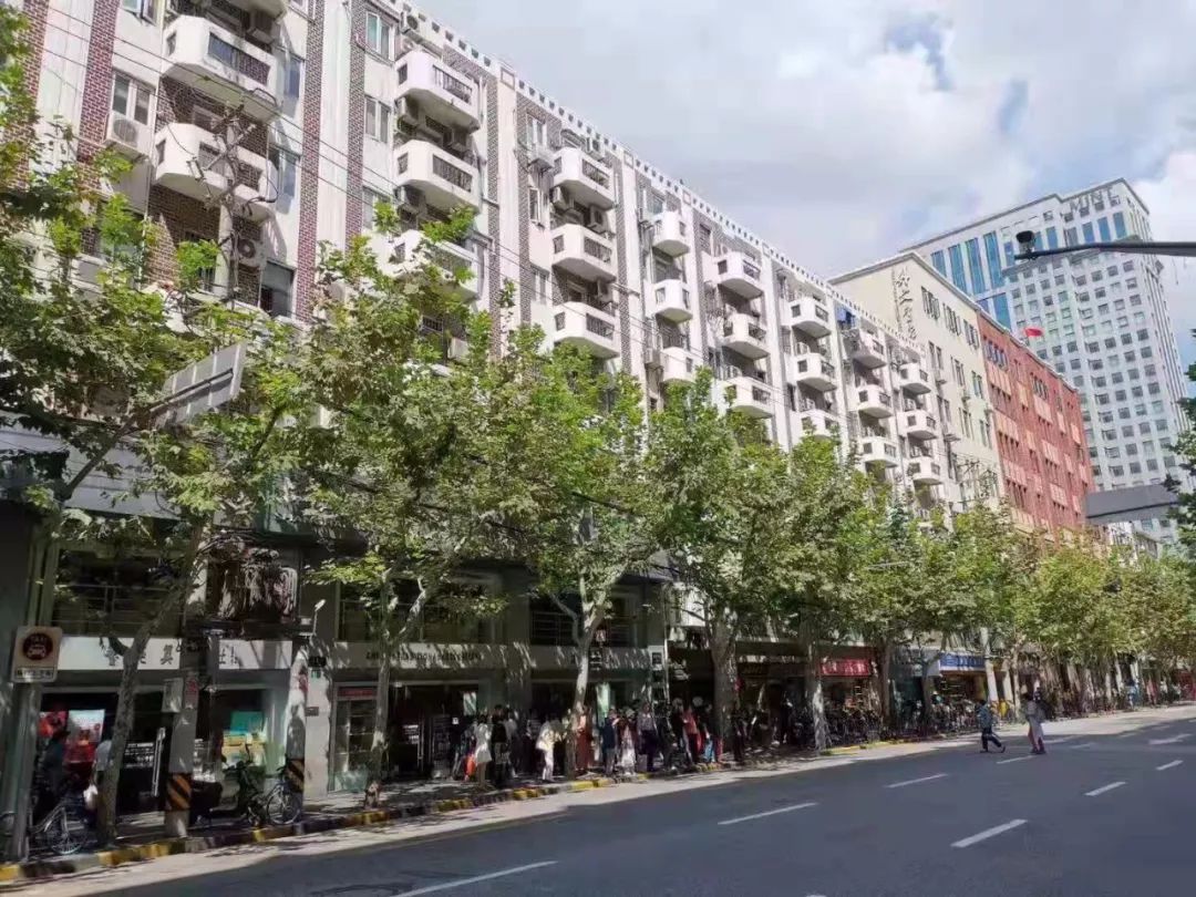 上海疫情下的福州路，挑战与希望交织前行