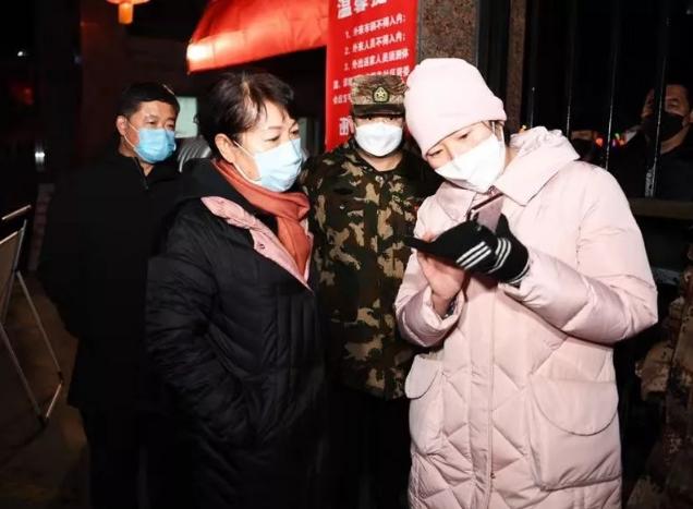 上海福州路，新冠疫情挑战与应对策略