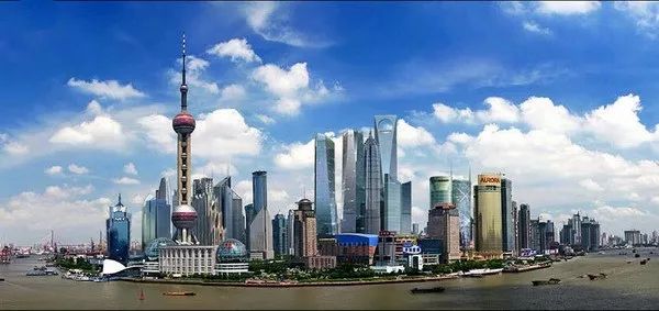 上海风云变幻，城市新生与挑战的2020年