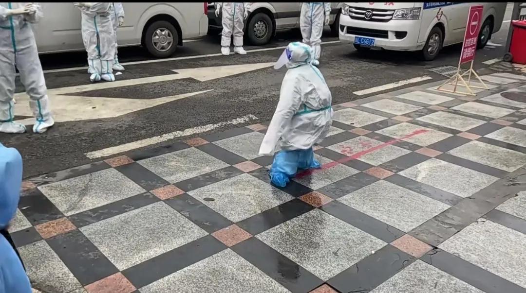 上海重疫情区的挑战与应对策略