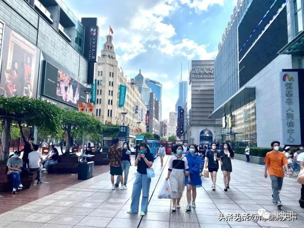 上海疫情好转，城市复苏焕发生机