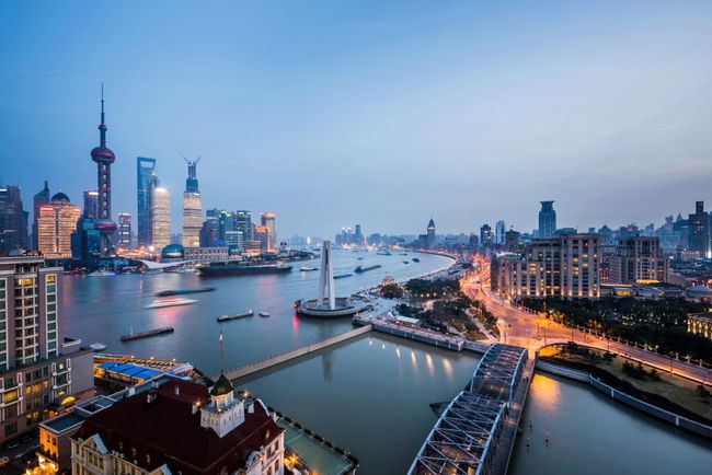 上海新貌，繁华都市的蜕变与活力四溢的发展势头