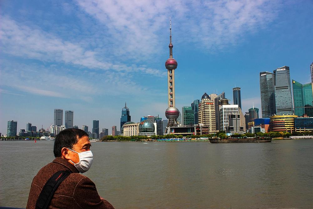 疫情爆发下的上海，挑战与应对策略