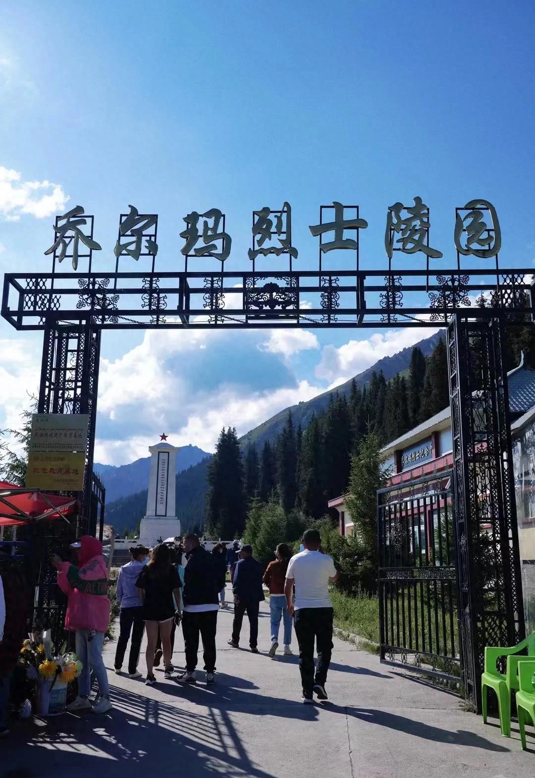 乌鲁木齐实施疫情封闭管理，坚决遏制疫情扩散，保障民众生命安全通告