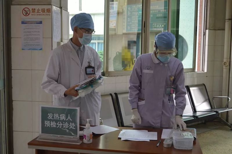 澳门地区疫情趋稳，西安最新防控措施升级—双城抗疫动态追踪